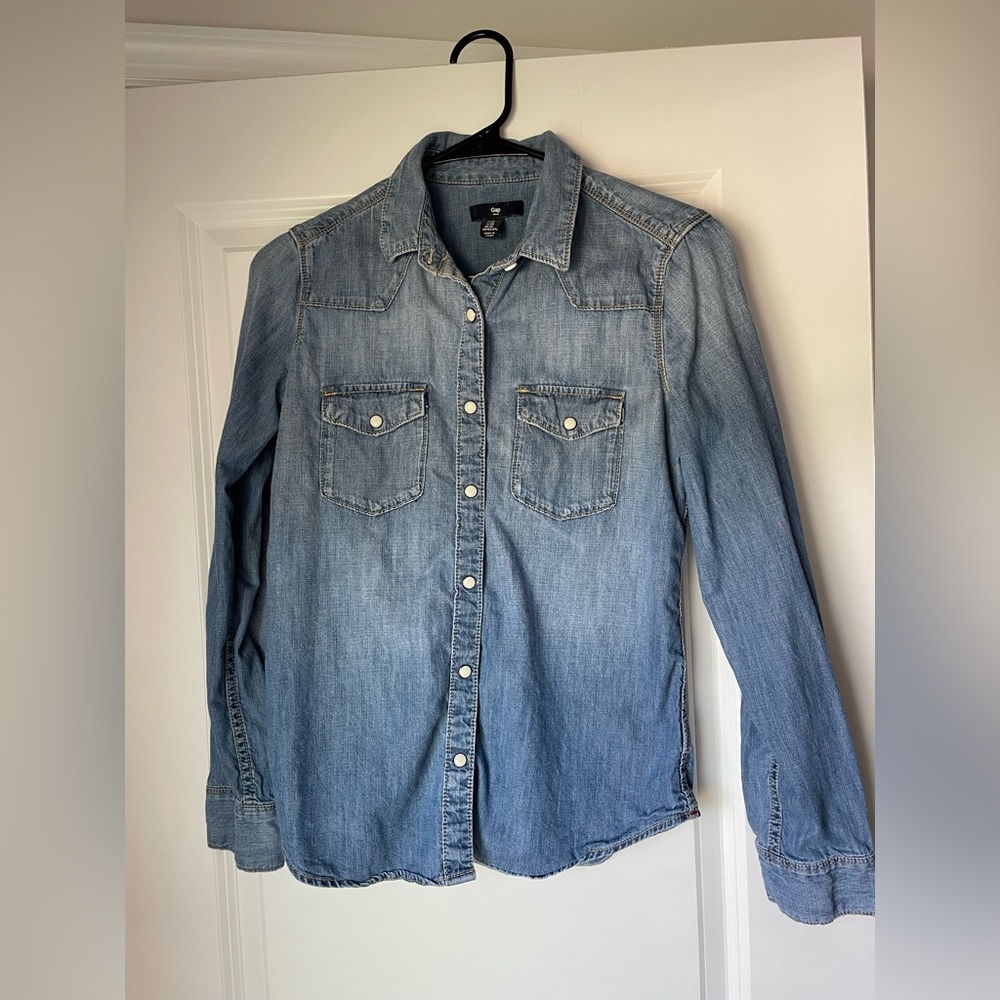 GAP XS denim button up shirt
